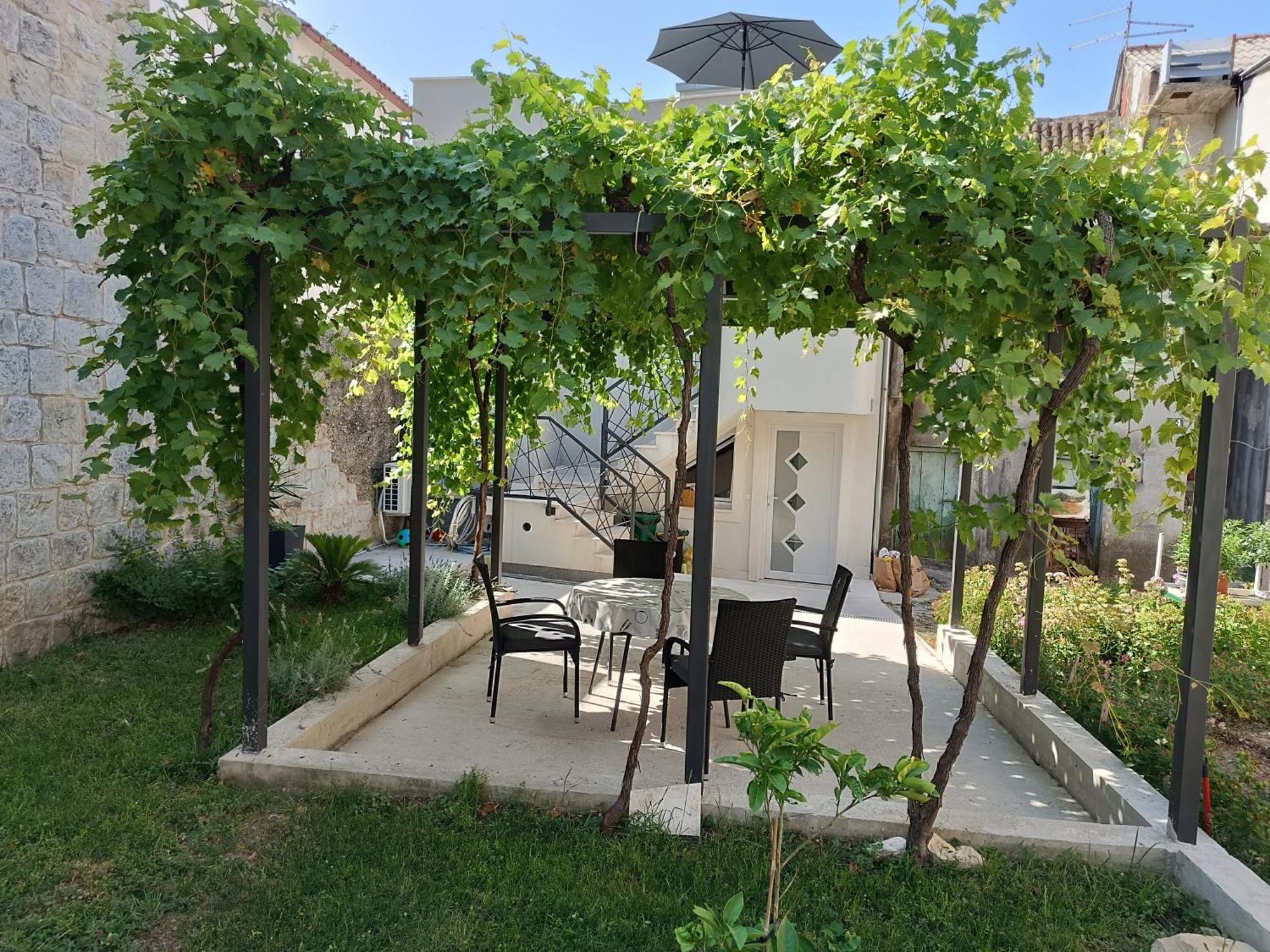 Apartmani Mara Kastela Exterior photo